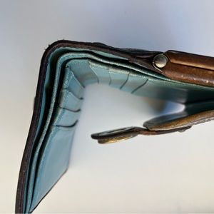 Coach || Vintage Leather Wallet || coin pouch, kiss lock, striped lining